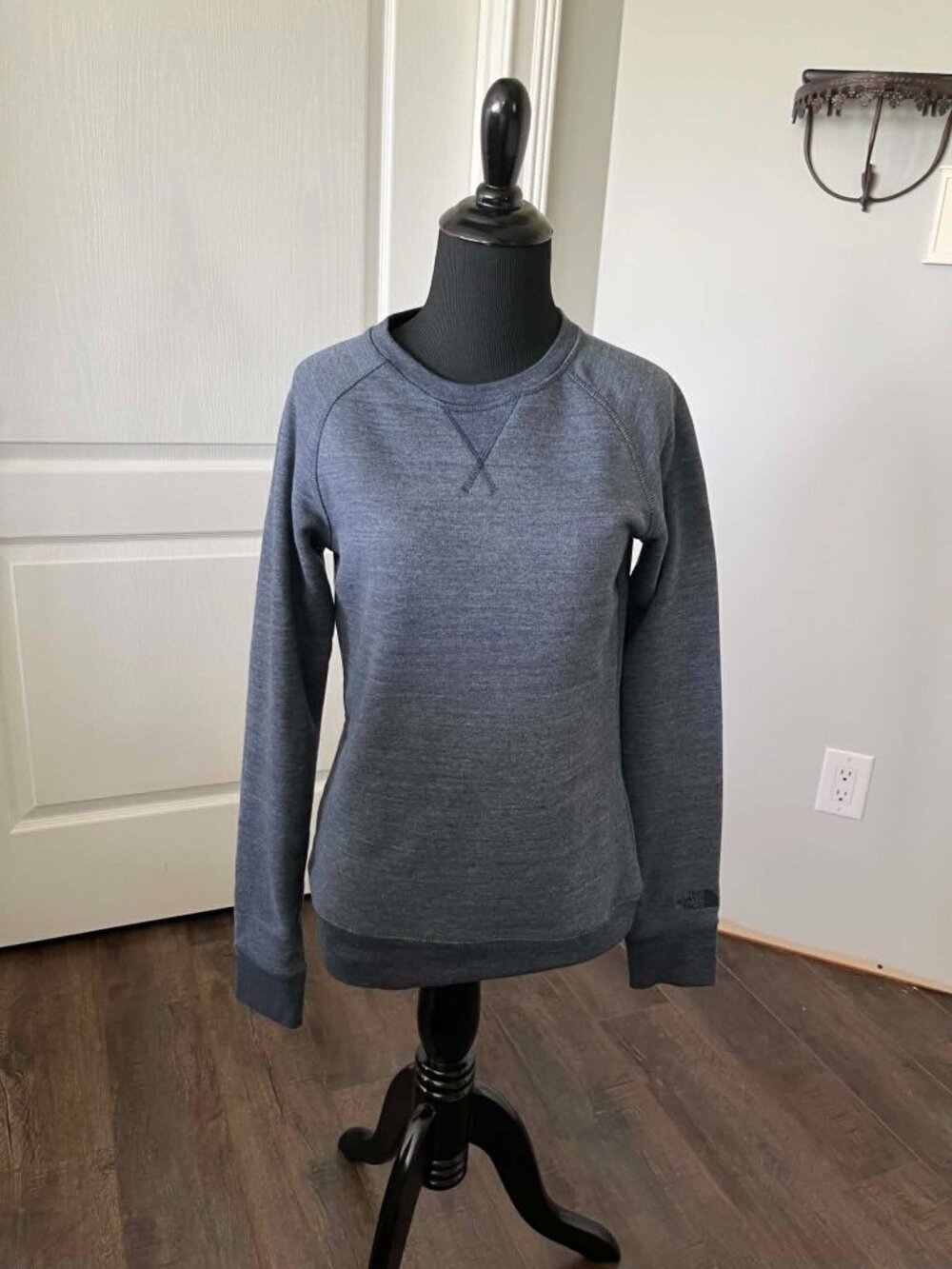 The North Face Women's Sweater Sweatshirt size Small Petite Navy